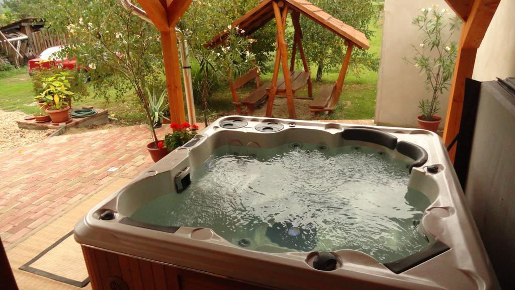 Gerendas Vendeghaz Hotel Egerszalok Bagian luar foto
